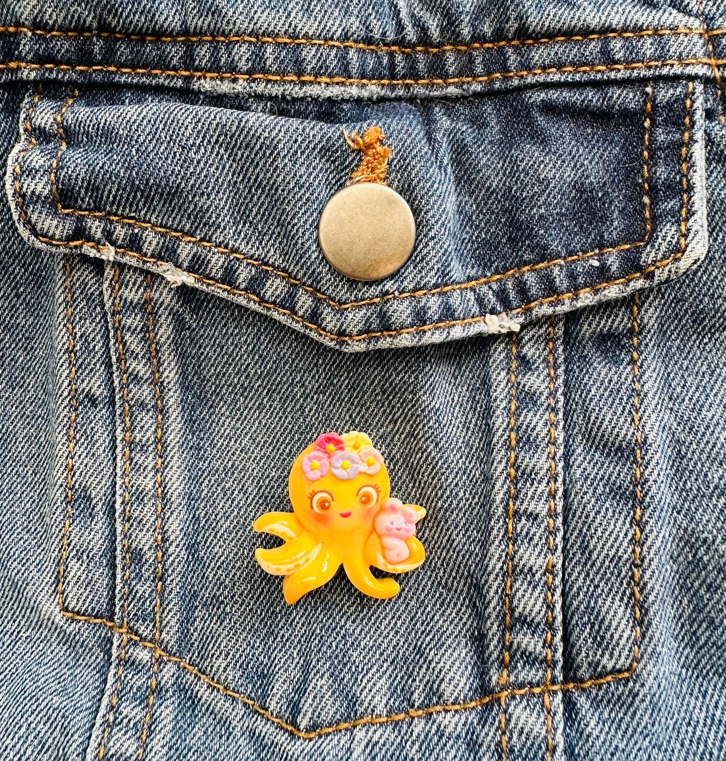 Octopus small resin brooch