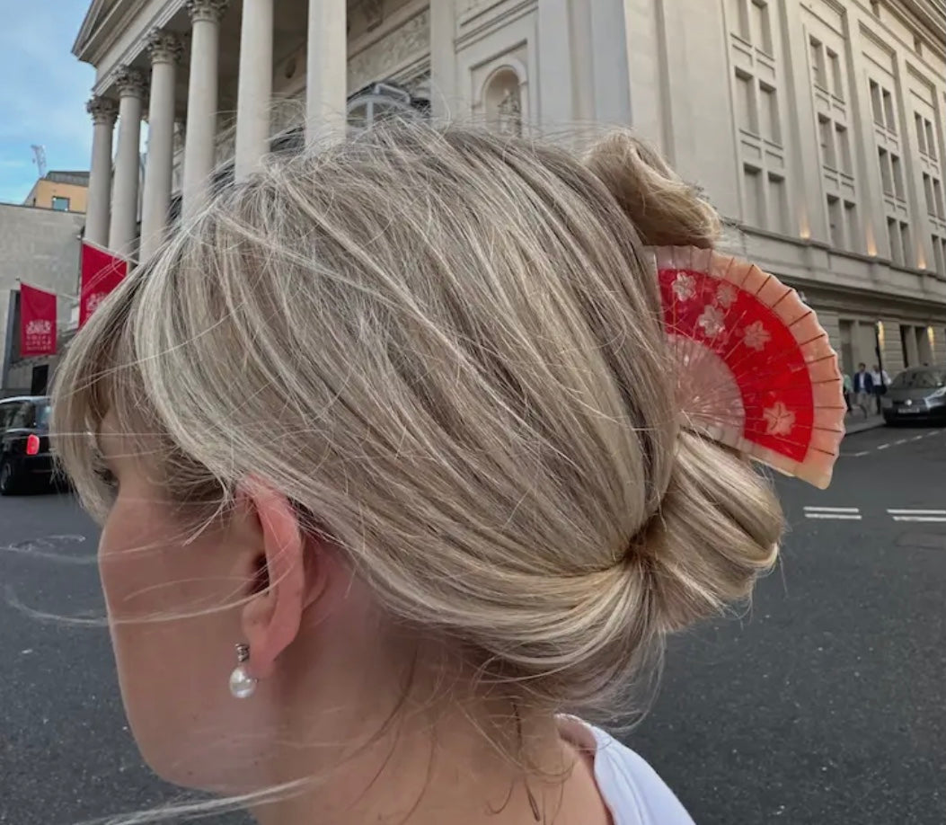 Fan hair claw - red or blue