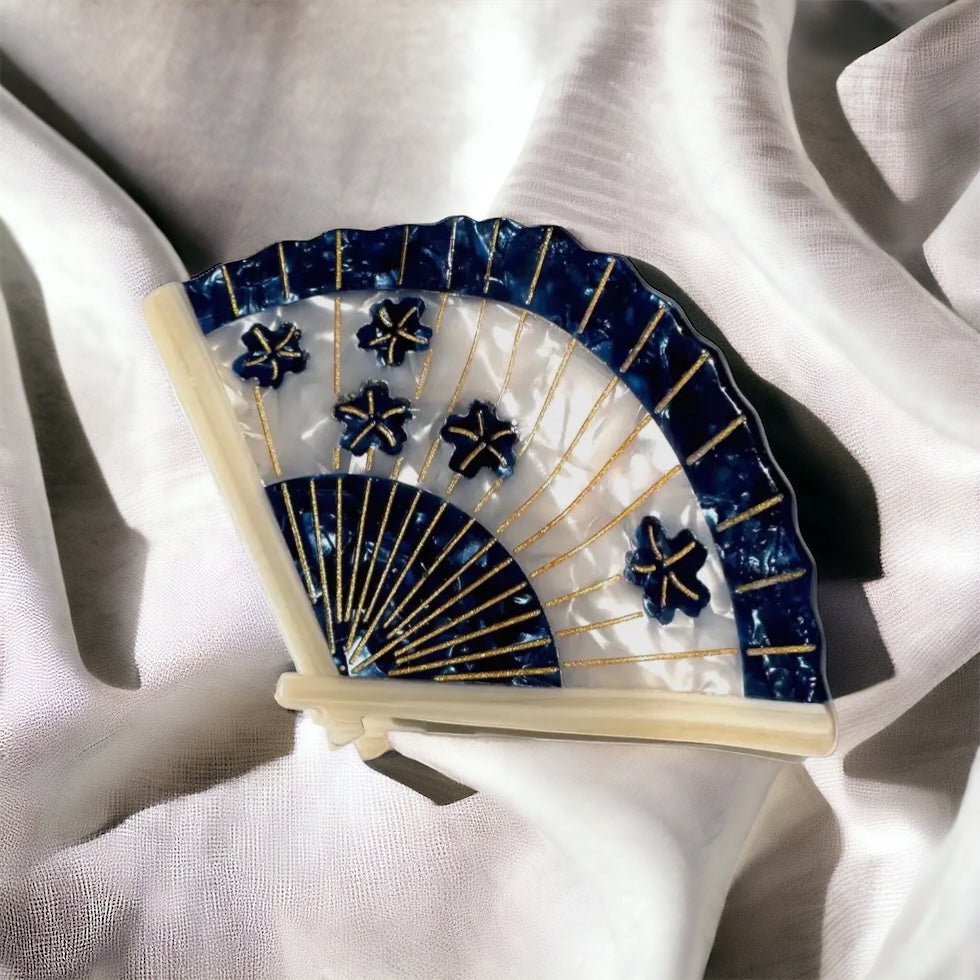 Fan hair claw - red or blue