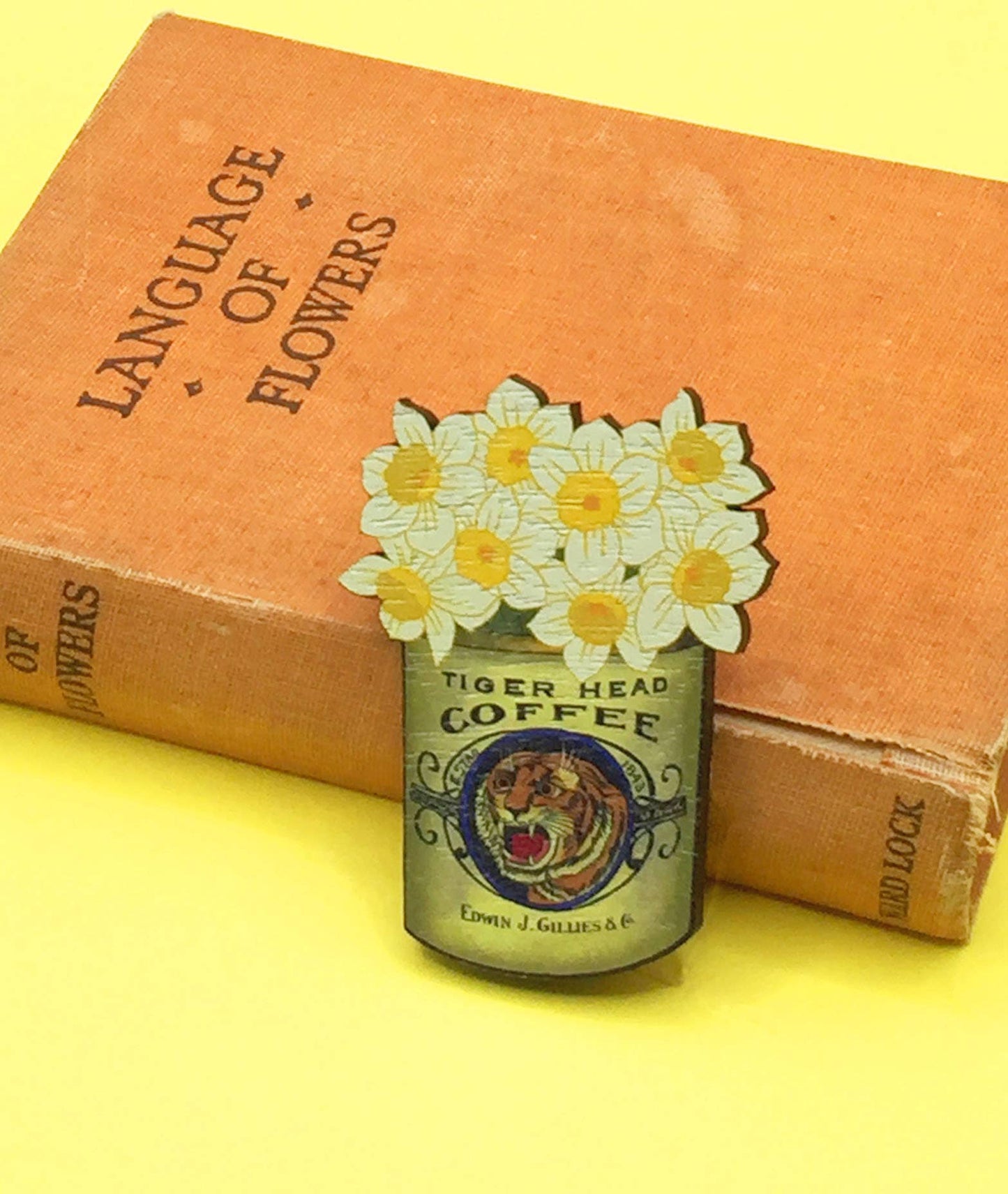 Vintage Flower Wooden Pin Badge-Daffodils