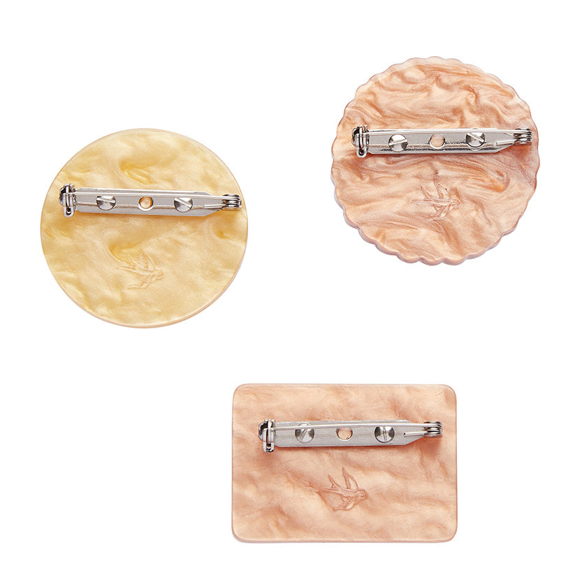 A Biscuit or Three Mini Brooch Set