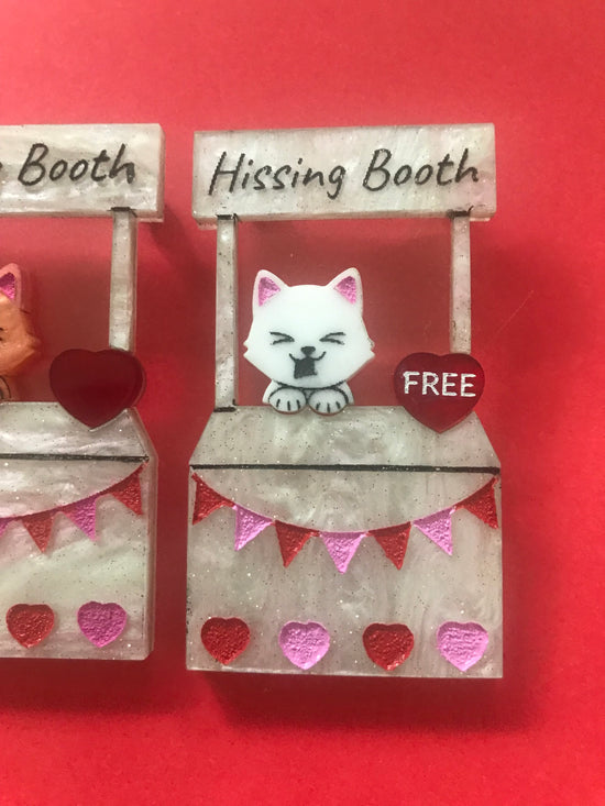 Kissing or Hissing Booth brooch