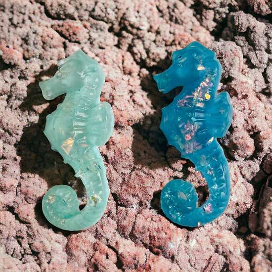 Seahorse resin brooch light blue or turquoise