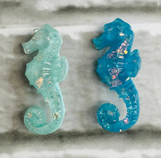 Seahorse resin brooch light blue or turquoise